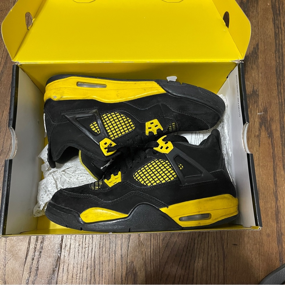 Air Jordan 4 Retro “Yellow Thunders”
